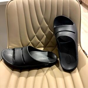 Oofos Slides